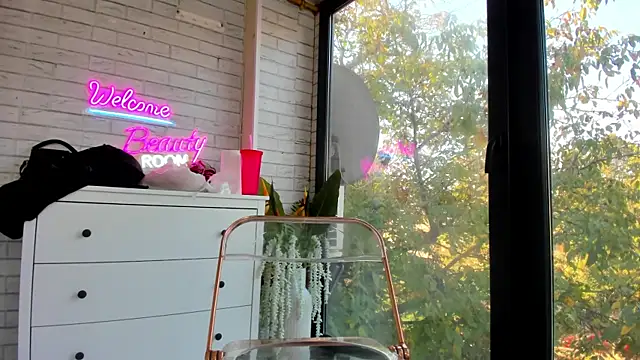 Snapshot of Britney_Charm_ chatting on October 22, 6:46 am Britney Charm online show from October 22, 6:46 am