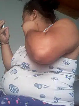 Snapshot of Monseratte21 chatting on December 13, 5:00 pm Monseratte21 online show from December 13, 5:00 pm