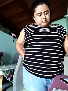 Snapshot of Monseratte21 chatting on February 11, 6:33 pm Monseratte21 online show from February 11, 6:33 pm