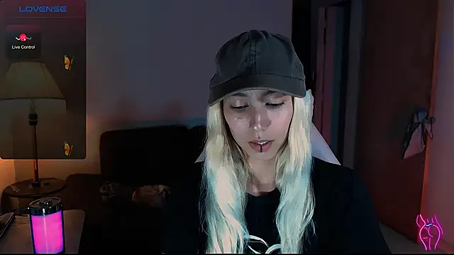 Saucy Jenn online show from December 7, 2:42 am