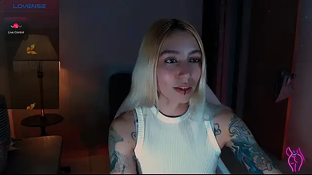 Saucy Jenn online show from December 8, 4:25 am