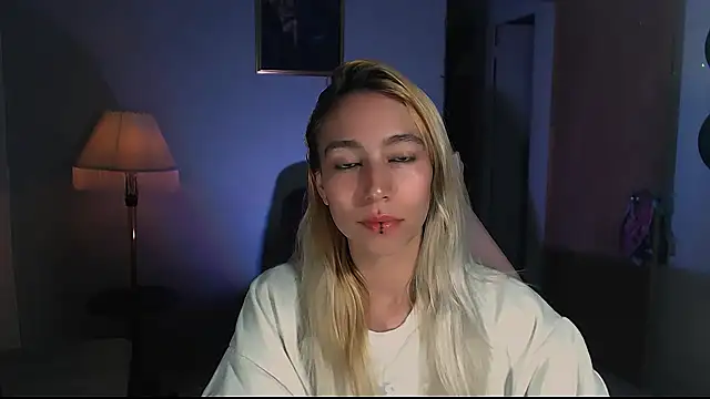 Saucy Jenn online show from February 2, 11:00 pm