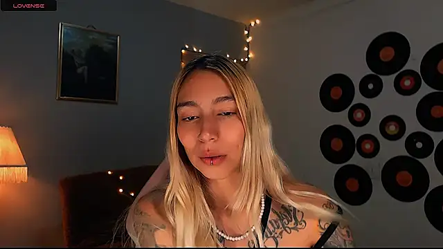 Saucy Jenn online show from February 28, 2:42 am