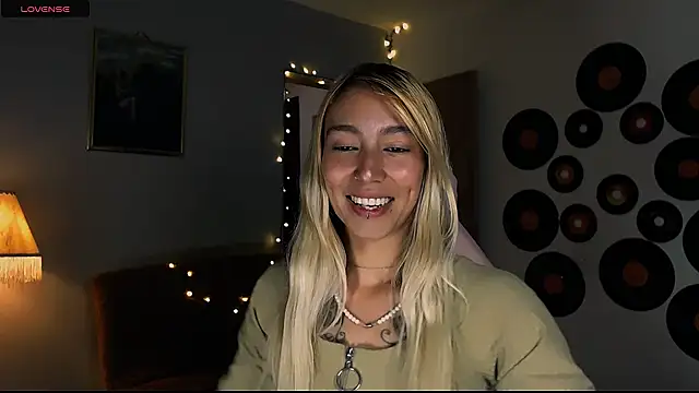 Saucy Jenn online show from March 1, 1:53 am