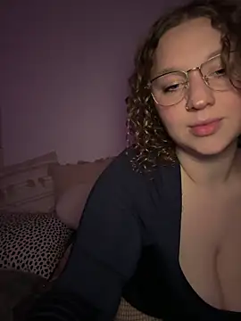 EmmieRae online show from March 9, 6:11 pm