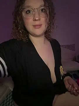 EmmieRae online show from March 13, 1:18 pm