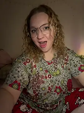 EmmieRae online show from March 1, 6:48 am