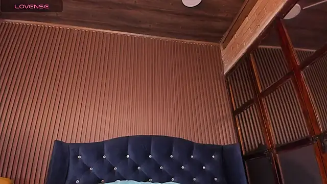 JuliaDawson  online show from February 6, 7:56 am