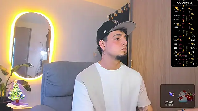 Snapshot of alejandro_calderon1 chatting on December 2, 2:42 am alejandro calderon1 online show from December 2, 2:42 am