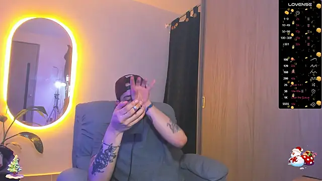 Snapshot of alejandro_calderon1 chatting on December 7, 5:59 am alejandro calderon1 online show from December 7, 5:59 am