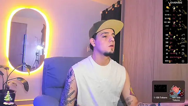 Snapshot of alejandro_calderon1 chatting on December 11, 6:14 am alejandro calderon1 online show from December 11, 6:14 am