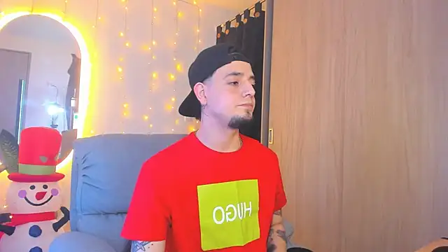 Snapshot of alejandro_calderon1 chatting on December 19, 4:23 am alejandro calderon1 online show from December 19, 4:23 am