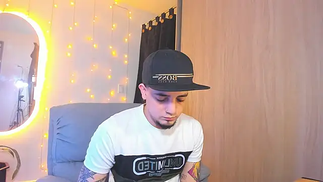 Snapshot of alejandro_calderon1 chatting on December 20, 7:12 am alejandro calderon1 online show from December 20, 7:12 am