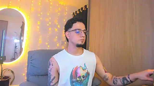 Snapshot of alejandro_calderon1 chatting on December 23, 7:06 am alejandro calderon1 online show from December 23, 7:06 am