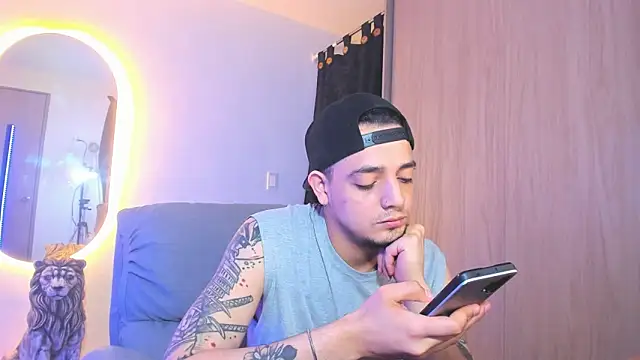 Snapshot of alejandro_calderon1 chatting on January 6, 6:58 am alejandro calderon1 online show from January 6, 6:58 am