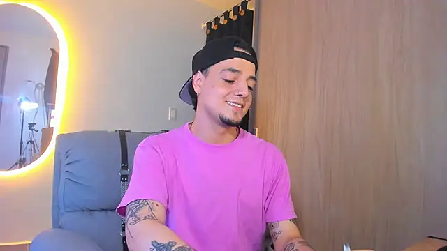 Snapshot of alejandro_calderon1 chatting on January 17, 5:11 am alejandro calderon1 online show from January 17, 5:11 am