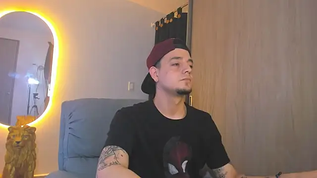 Snapshot of alejandro_calderon1 chatting on January 21, 6:33 am alejandro calderon1 online show from January 21, 6:33 am