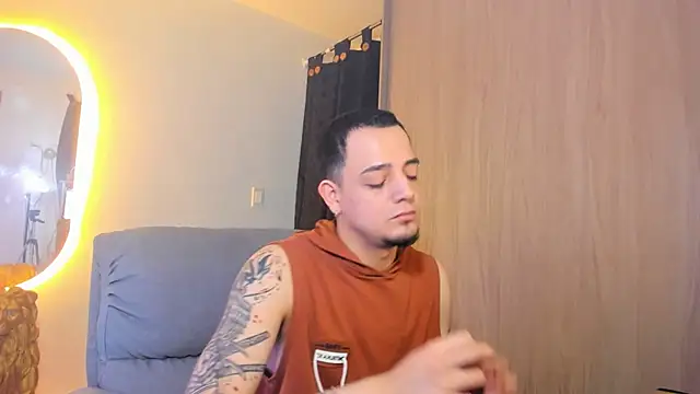 Snapshot of alejandro_calderon1 chatting on February 10, 4:30 am alejandro calderon1 online show from February 10, 4:30 am