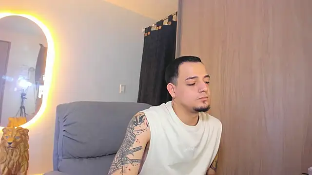 Snapshot of alejandro_calderon1 chatting on February 11, 6:08 am alejandro calderon1 online show from February 11, 6:08 am