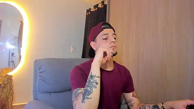 Snapshot of alejandro_calderon1 chatting on February 17, 5:14 am alejandro calderon1 online show from February 17, 5:14 am