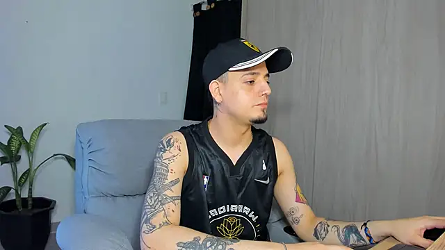 Snapshot of alejandro_calderon1 chatting on March 7, 4:24 am alejandro calderon1 online show from March 7, 4:24 am