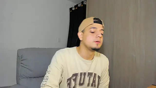 Snapshot of alejandro_calderon1 chatting on March 13, 5:11 am alejandro calderon1 online show from March 13, 5:11 am