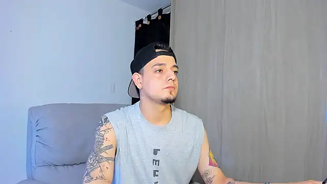 Snapshot of alejandro_calderon1 chatting on March 19, 5:30 am alejandro calderon1 online show from March 19, 5:30 am