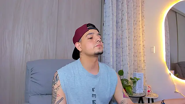 Snapshot of alejandro_calderon1 chatting on September 12, 4:45 am alejandro calderon1 online show from September 12, 4:45 am