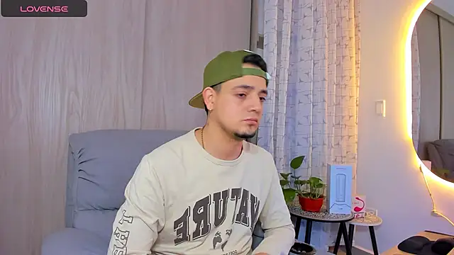 Snapshot of alejandro_calderon1 chatting on September 19, 2:13 am alejandro calderon1 online show from September 19, 2:13 am