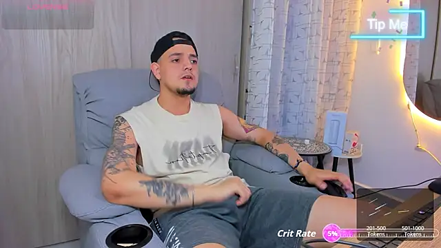 Snapshot of alejandro_calderon1 chatting on September 29, 5:23 am alejandro calderon1 online show from September 29, 5:23 am