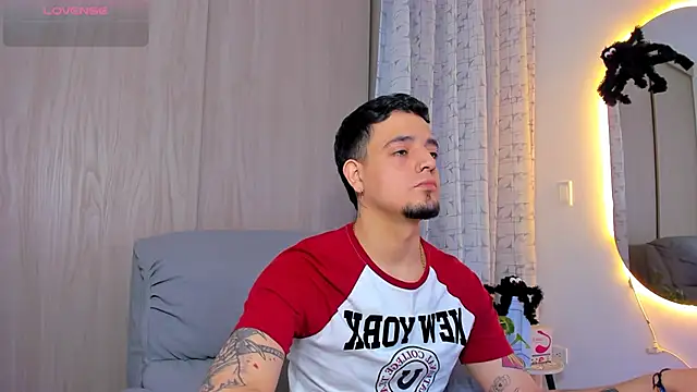 Snapshot of alejandro_calderon1 chatting on October 14, 1:50 am alejandro calderon1 online show from October 14, 1:50 am