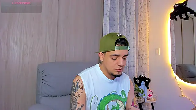 Snapshot of alejandro_calderon1 chatting on October 17, 3:10 am alejandro calderon1 online show from October 17, 3:10 am