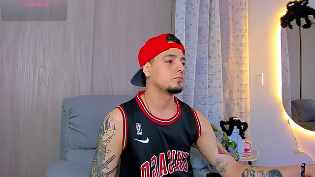 Snapshot of alejandro_calderon1 chatting on October 18, 12:13 am alejandro calderon1 online show from October 18, 12:13 am