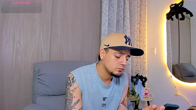 Snapshot of alejandro_calderon1 chatting on October 22, 3:29 am alejandro calderon1 online show from October 22, 3:29 am