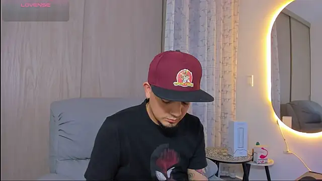 Snapshot of alejandro_calderon1 chatting on November 23, 2:55 am alejandro calderon1 online show from November 23, 2:55 am