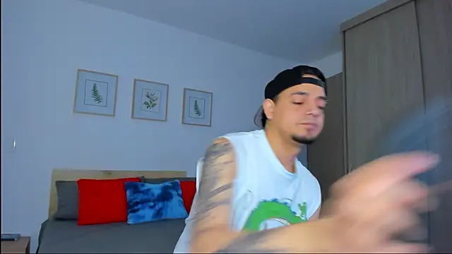 Snapshot of alejandro_calderon1 chatting on December 3, 3:03 am alejandro calderon1 online show from December 3, 3:03 am