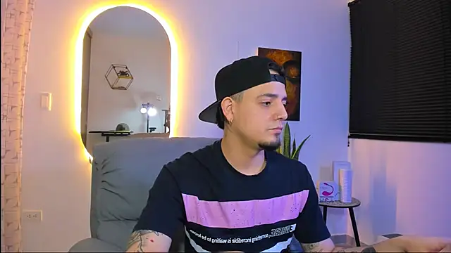 alejandro calderon1 online show from February 19, 4:19 am