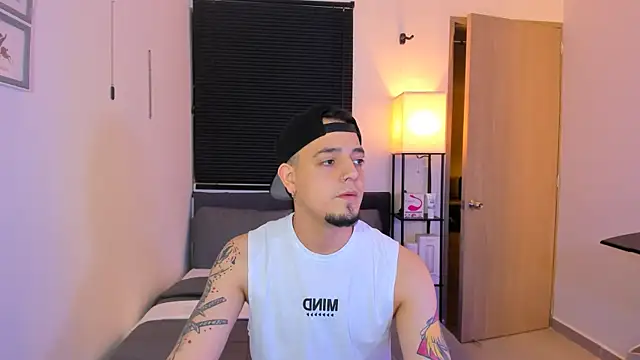 alejandro calderon1 online show from April 12, 5:34 am