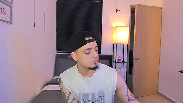 alejandro calderon1 online show from April 15, 5:36 am