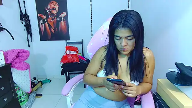 Hannah-grace online show from December 22, 1:00 pm