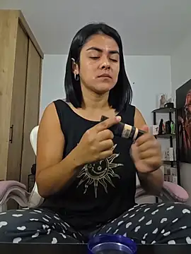 Hannah-grace online show from June 9, 11:00 am
