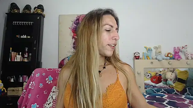 Snapshot of aleera_starxx982 chatting on May 7, 12:05 am aleera starxx982 online show from May 7, 12:05 am