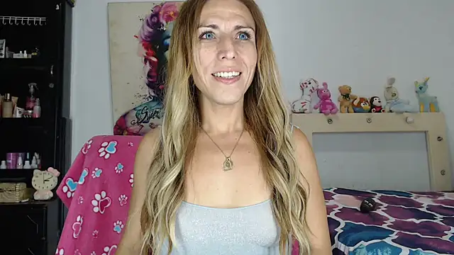 Snapshot of aleera_starxx982 chatting on June 14, 6:04 am aleera starxx982 online show from June 14, 6:04 am