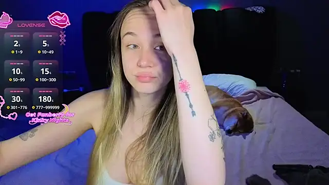 SexyCocobutt online show from April 8, 3:01 pm