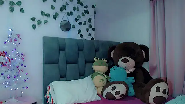 Snapshot of little_star_porn chatting on December 11, 8:47 am little star porn online show from December 11, 8:47 am