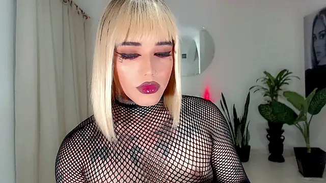 Snapshot of little_star_porn chatting on October 18, 12:35 am little star porn online show from October 18, 12:35 am