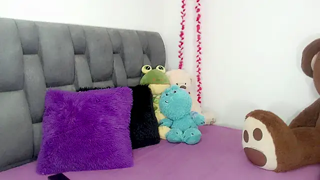 Snapshot of little_star_porn chatting on November 25, 3:17 am little star porn online show from November 25, 3:17 am