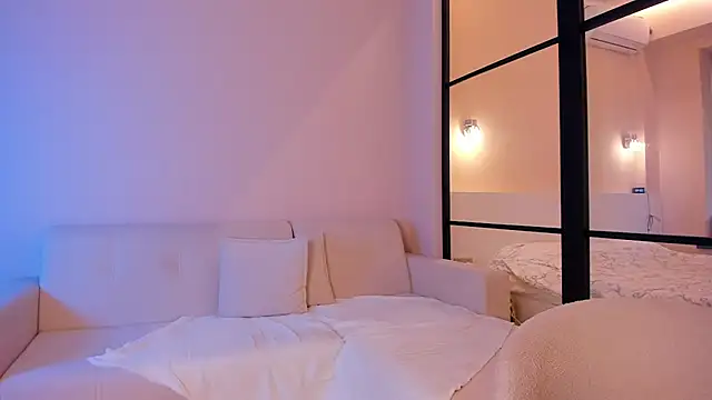 Lunaonekiss online show from February 6, 2:44 am