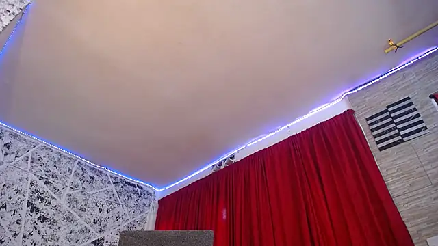 hornytsblonde online show from September 22, 1:35 pm