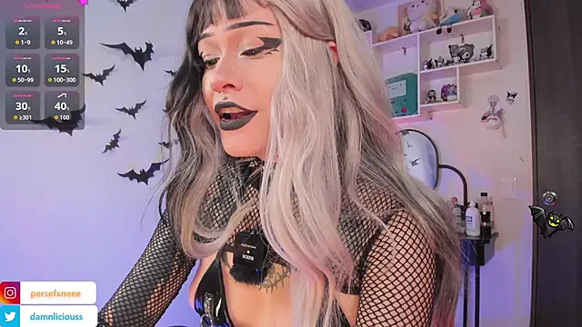 damnliciousss online show from October 31, 3:18 am